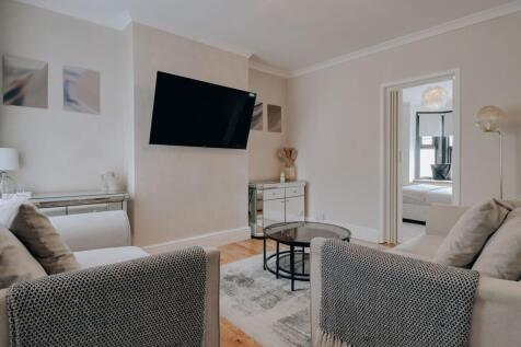 2 bedroom maisonette for sale