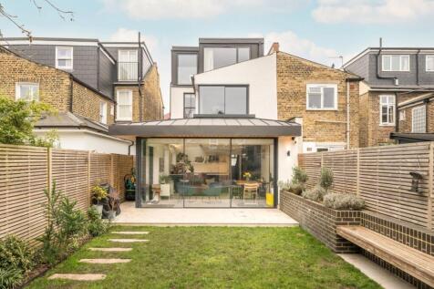 4 bedroom semi-detached house for sale