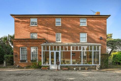 8 bedroom detached house for sale