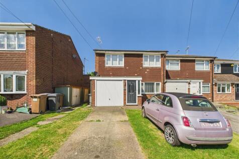 The Ridings, Chelmsford 3 bed end of terrace house for sale