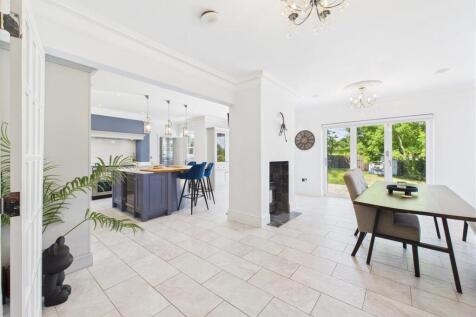 South Hanningfield Road, South... 5 bed detached house for sale