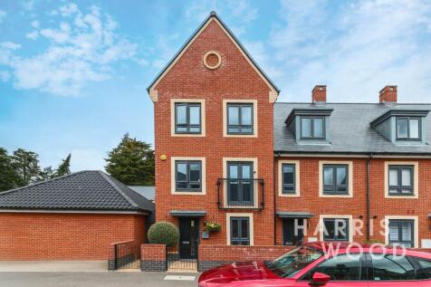 4 bedroom town house for sale