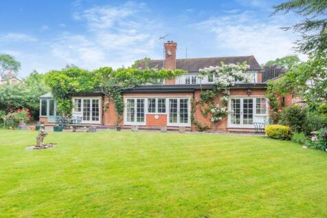 Hadley Green Road, Hertfordshire EN5 3 bed detached house for sale