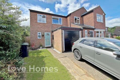 3 bedroom semi-detached house for sale