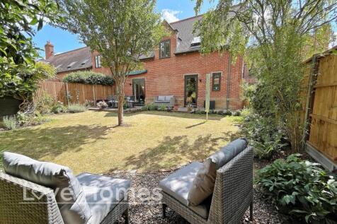 Manor Court, Manor Gardens, Westoning 3 bed end of terrace house for sale