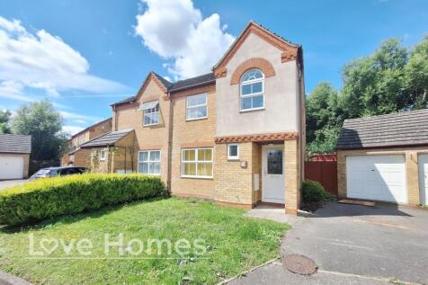 3 bedroom semi-detached house for sale