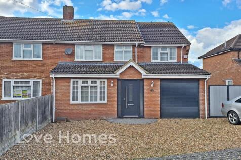 4 bedroom semi-detached house for sale