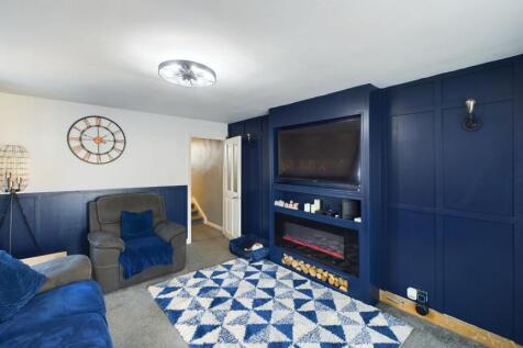 2 bedroom semi-detached house for sale
