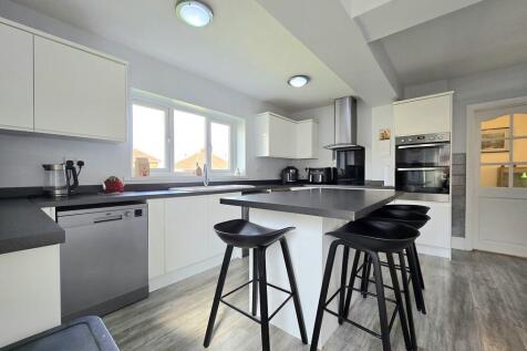 Redesdale Gardens, Gateshead NE11 3 bed semi