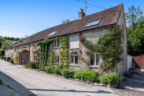 3 bedroom link detached house for sale