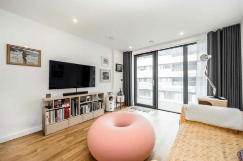 Hawthorne Crescent, London SE10 2 bed flat for sale