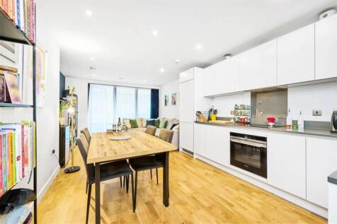 Hawthorne Crescent, London SE10 2 bed flat for sale