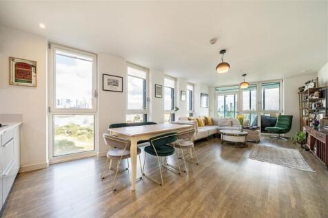 Telegraph Avenue, London SE10 2 bed flat for sale