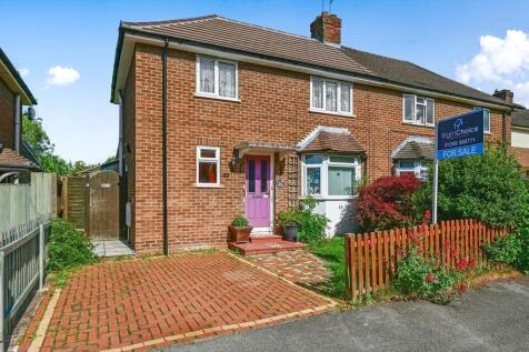 South Ham Road, Basingstoke RG22 3 bed semi