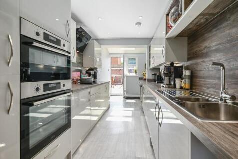 Keats Close, Basingstoke RG24 3 bed house for sale