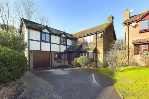 Hatch End, Surrey GU20 5 bed detached house for sale