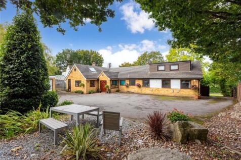Broadway Road, Surrey GU20 6 bed detached house for sale