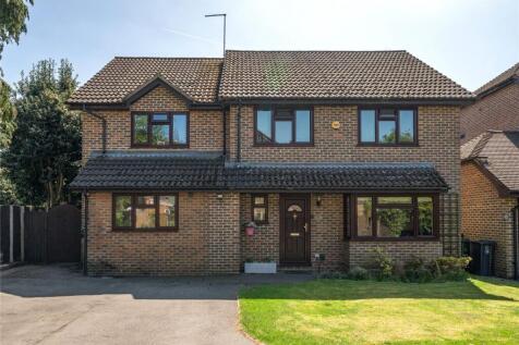 Newark Road, Surrey GU20 5 bed detached house for sale