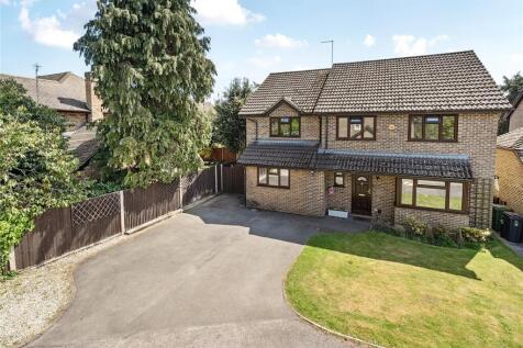 Newark Road, Surrey GU20 5 bed detached house for sale