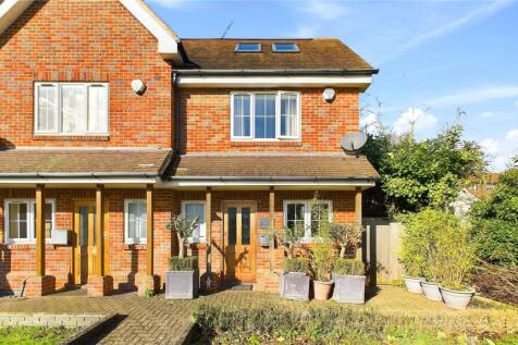 Thorndown Lane, Surrey GU20 3 bed semi