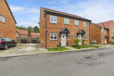 Ridges Rise, Camberley GU16 2 bed semi