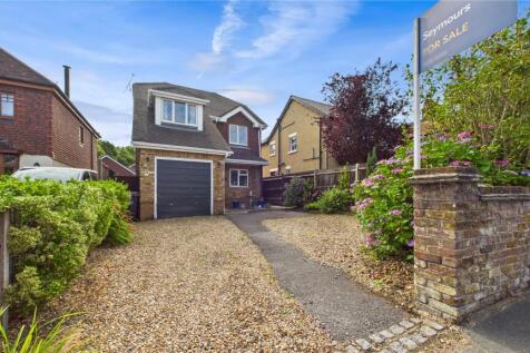 Broadway Road, Surrey GU18 3 bed detached house for sale