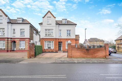 6 bedroom detached house for sale