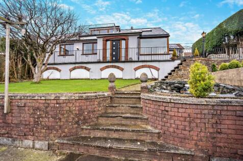4 bedroom detached bungalow for sale