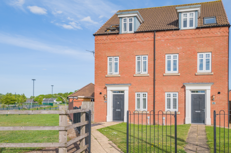 3 bedroom semi-detached house for sale