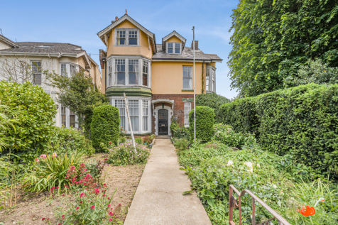 8 bedroom detached house for sale