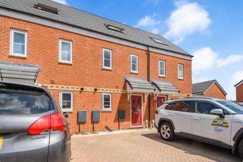 3 bedroom terraced house for sale