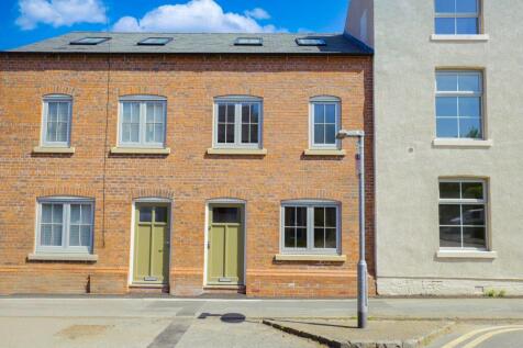 3 bedroom town house for sale