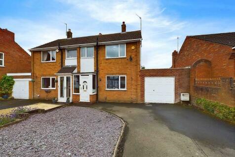 3 bedroom semi-detached house for sale