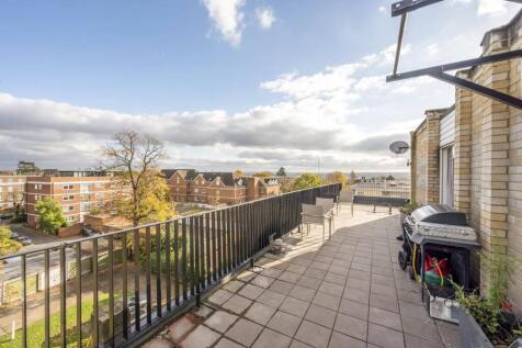 3 bedroom flat for sale