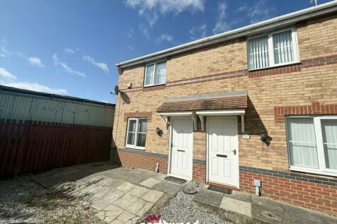 2 bedroom semi-detached house for sale