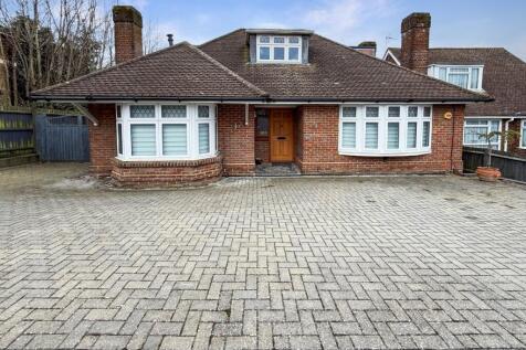 4 bedroom detached bungalow for sale