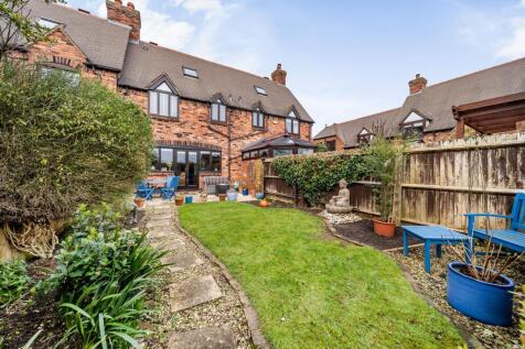 Coach Drive, Fladbury, WR10 3 bed terraced house for sale