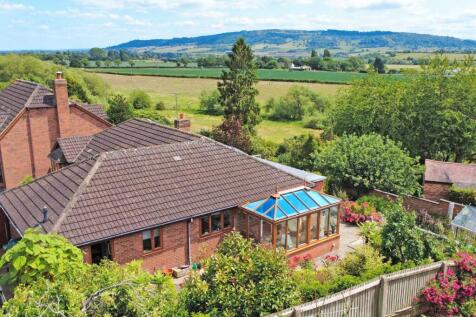 Crown Lane, Defford, WR8 3 bed detached bungalow for sale