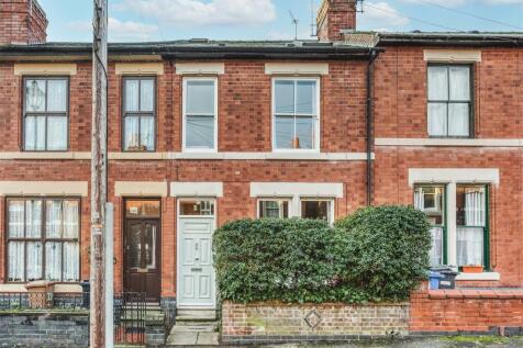 4 bedroom terraced house for sale