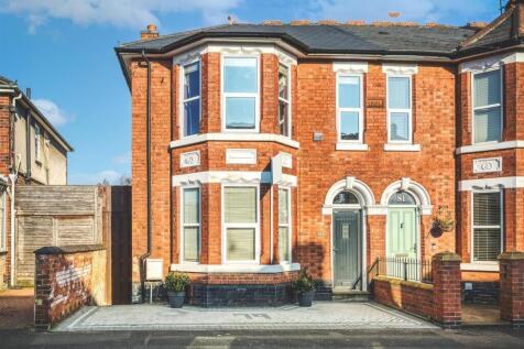 4 bedroom end of terrace house for sale