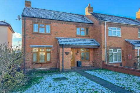 Tamworth Road, Atherstone CV9 3 bed end of terrace house for sale