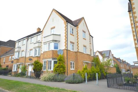 4 bedroom end of terrace house for sale