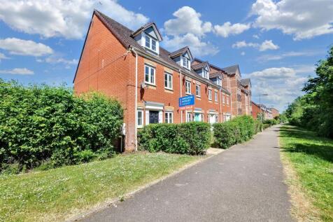 3 bedroom town house for sale