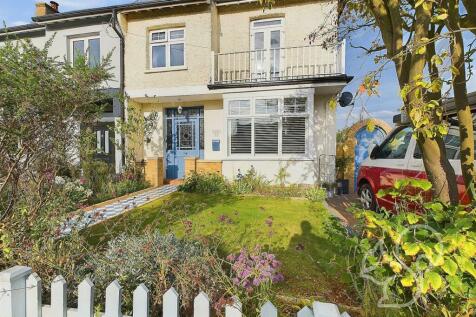 4 bedroom semi-detached house for sale