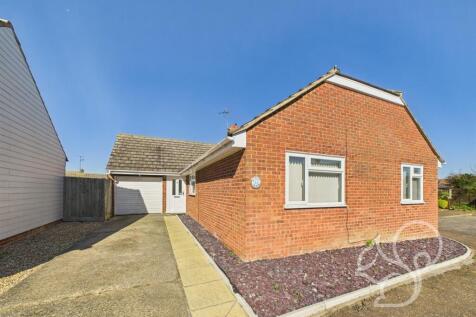 Woodfield Drive, West Mersea CO5 3 bed detached bungalow for sale