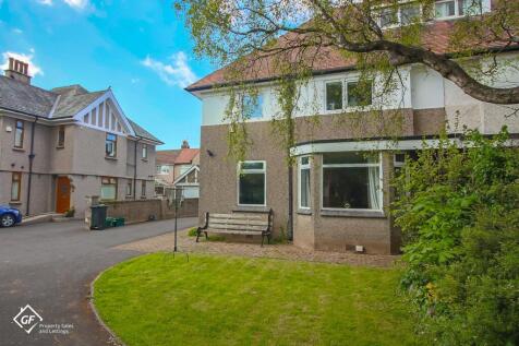 5 bedroom semi-detached house for sale