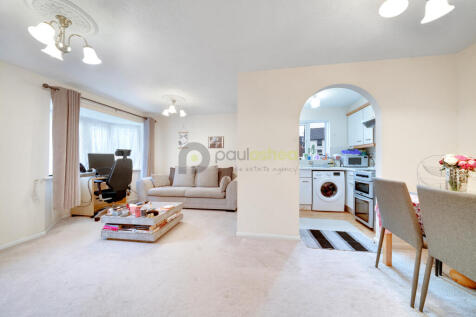 Muggeridge Close, South Croydon, CR2 7LB 1 bed apartment for sale