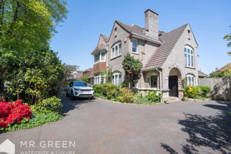 6 bedroom detached house for sale