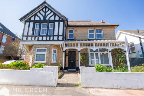 3 bedroom flat for sale