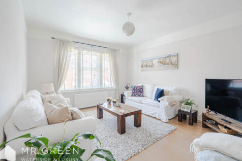 3 bedroom flat for sale